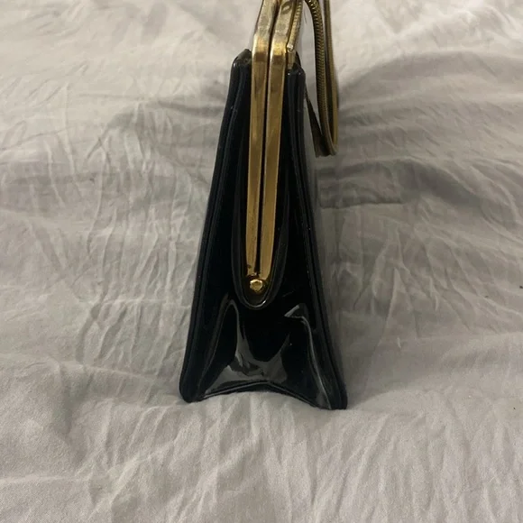 Etra Vintage 1950’s classic Patent Leather Clutch Purse with Gold Hardware - Picture 8 of 14